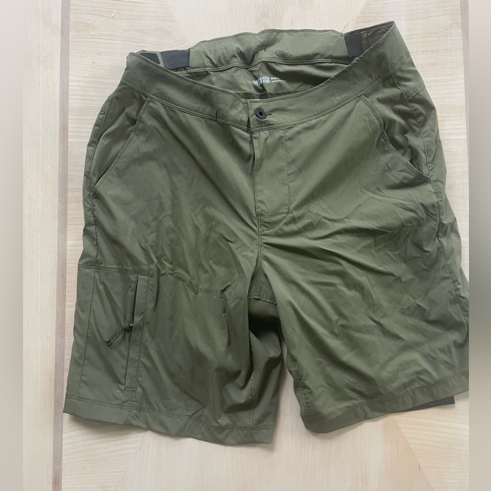 REI Men's Olive Green Padded Cycling Cargo Shorts Size Medium